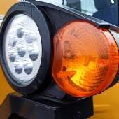 Pá Carregadeira 5200kg Cap. De Carga 3.200Kg Elevação 3,85m a Diesel 4 Cilindros