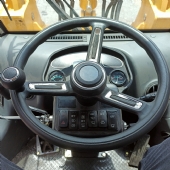 Pá Carregadeira 9700kg Cap. De Carga 3.200Kg Elevação 3,50m a Diesel 6 Cilindros