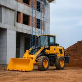 Pá Carregadeira 5000kg Cap. De Carga 2.000Kg Elevação 4,80m a Diesel 4 Cilindros